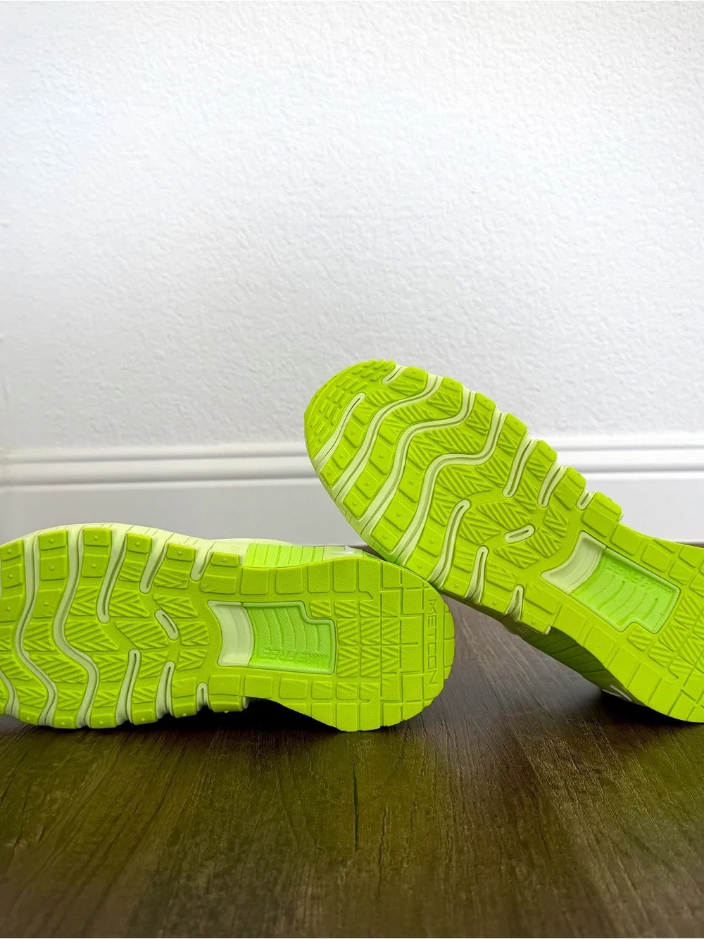 NEW Nike Free Metcon 6 Barely Volt White Volt FJ7126-702 Women’s 8.5